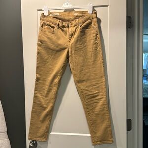 Adorable fall color jeans, girlfriend fit